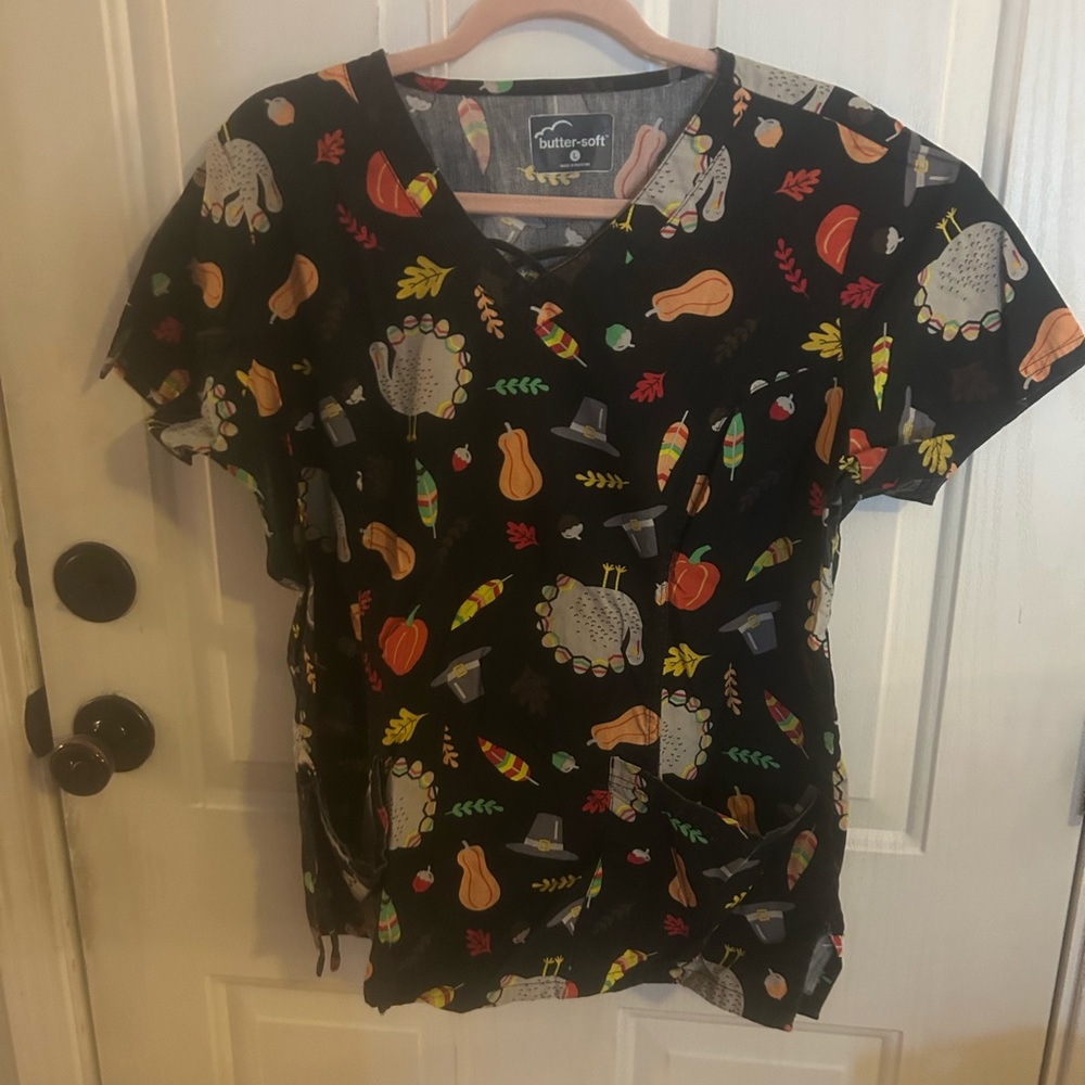 Butter-Soft Women's Short Sleeve Tee in Black with Thanksgiving Icons